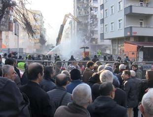 Demolition next to collapsed Istanbul building begins
