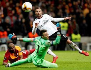 Benfica edge Galatasaray 2-1 in Europa League