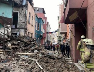 3-story building collapses in Istanbul’s Balat neighborhood