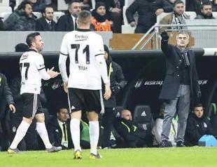 Beşiktaş coach Güneş under fire after derby mishap