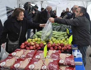 Ankara municipalities start offering cheap legumes at stalls