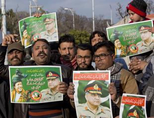 Pakistani, Indian airports closed after fighter jets downed