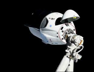 SpaceX Dragon capsule successfully docks on ISS