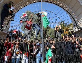Algeria president’s offer to protesters fails to quell anger