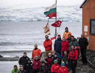 Turkish scientists visit bases of Spain, Britain and Russia in Antarctica