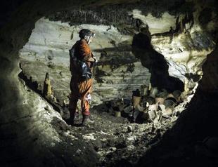 Mexican experts find cave, offerings at Chichen Itza
