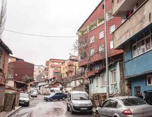Mystery ‘boss’ leaves in Istanbul neighborhood envelopes with thousands of liras inside