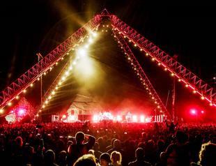 Red Hot Chili Peppers rock Egypts pyramids