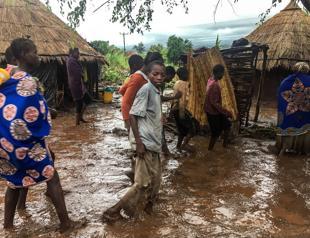 Over 1,000 feared dead after cyclone slams into Mozambique