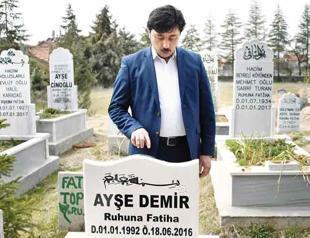 Solar-powered gravestone recites prayer