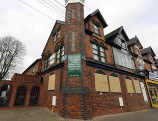 5 mosques vandalized in central England
