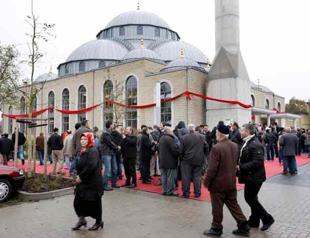 Turks in Germany demand action against racism