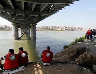 Iraqi PM seeks sacking of local governor after Mosul boat capsize