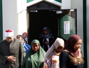 New Zealand reopens mosques that were attacked