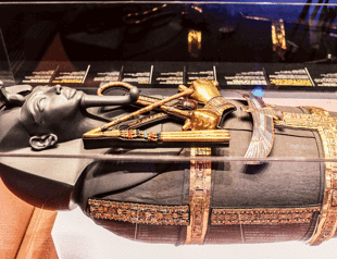 Tutankhamuns treasure: Gold and mystery