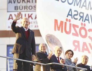 AKP using CHP-run municipalities in ads: CHP leader