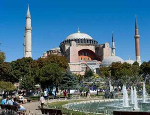 CHP leader slams Erdoğan for using Hagia Sophia as strategy to court votes