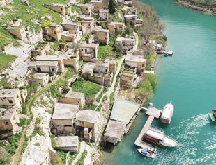 Half-sunken city Halfeti becoming tourist hotspot