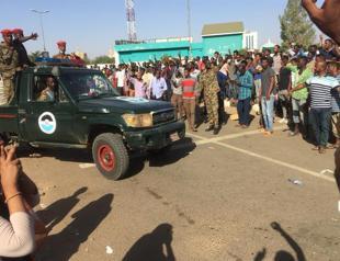 Sudanese army ‘blocks attempt to disperse protesters’