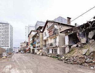 Victims of urban transformation protest construction still unfinished in Istanbul’s Fikirtepe
