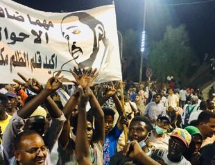 Sudans Bashir ousted by military and placed under arrest