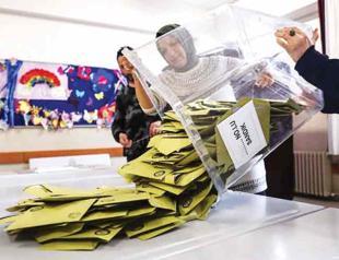 All eyes again on election board after it delays review of AKP appeal to annul elections in Istanbul district