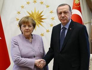 Erdoğan offers condolences to Merkel for mothers death