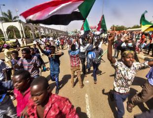 Protesters keep up pressure on Sudans military for civilian rule