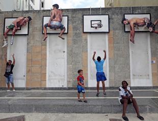 Art frenzy takes over Havana as biennial kicks off