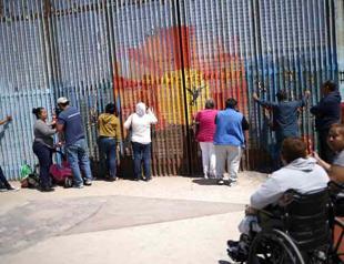 US arrests rightwing militia member said to detain migrants