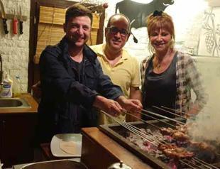 Ukraines president-elect Zelensky offers passports to Russians