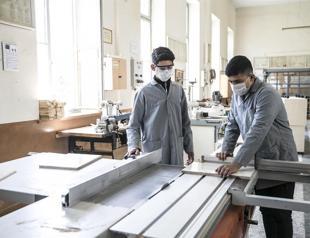 Students build furniture for Hatay’s needy families