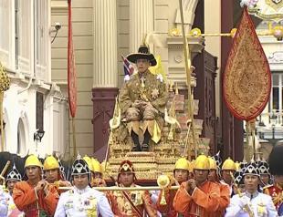 Thailand crowns king in ornate ceremonies