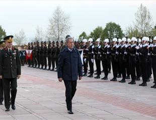 Syria should stop attacking Idlib: Turkeys defense chief