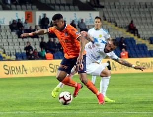 Başakşehir wins to continue title pursuit