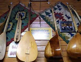 World-famous musicians play Turkish instruments