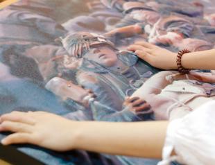 Different ways to show paintings to the blind