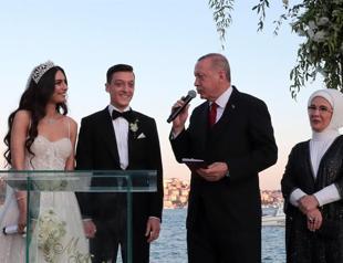 Erdoğan acts as witness at Özils wedding
