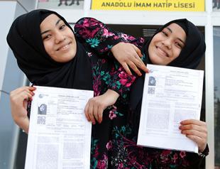 Turkish Siamese twins face university entrance test