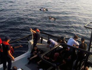 12 killed as migrant boat sinks off western Turkey