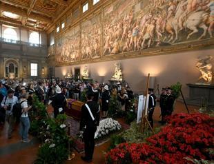 Thousands gather to pay homage to Zeffirelli