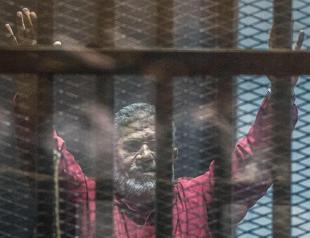 Egypts Morsi buried east of Cairo amid tight security