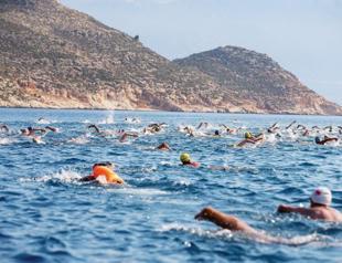 Swimmers race for friendship between Greece and Turkey