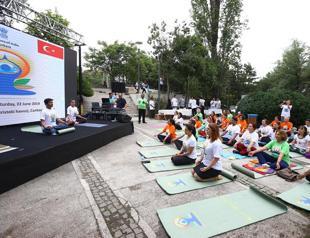 Indian embassy organizes yoga event in Ankara