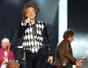Jumpin Jack Flash Jagger back on stage after heart surgery