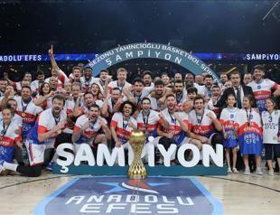 Anadolu Efes ends successful season lifting 2 cups