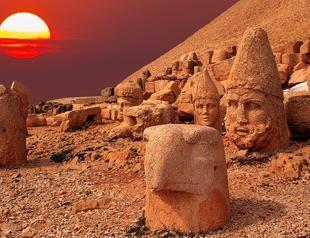 Majestic sunsets at Turkeys Mt. Nemrut draw tourists