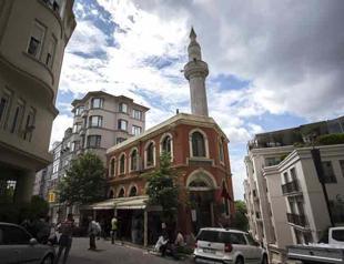 Historical Istanbul mosque brings fresh hope to homeless