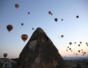 Hot air balloons brighten up Cappadocia skies