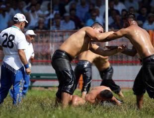 Oil wrestling fans remember legends